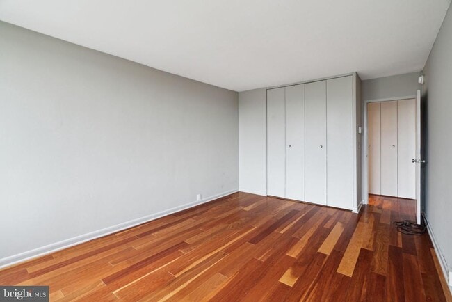 Building Photo - 220 Locust St