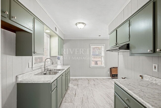 Building Photo - A MUST SEE LOCATED IN A BEAUTIFUL PART OF THE CITY!!!!!! SECTION 8 WELCOMED!!