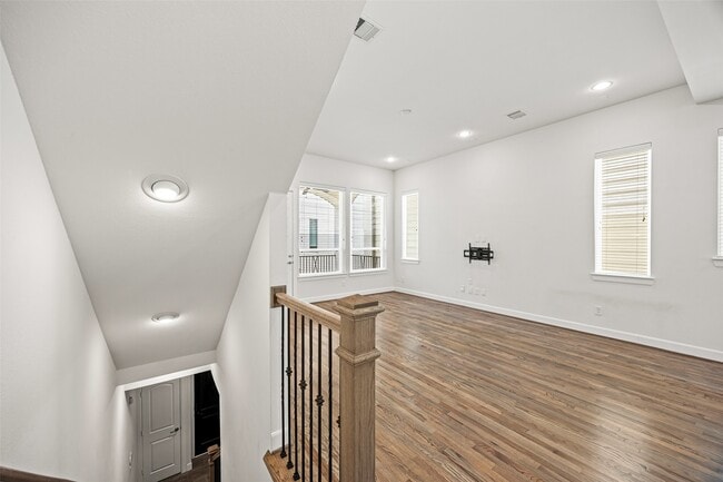 Building Photo - 719 Leverkuhn St