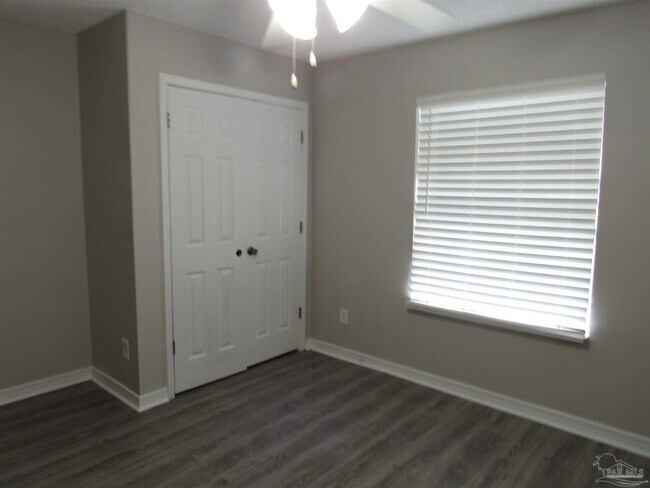 Building Photo - 608 Saleta St