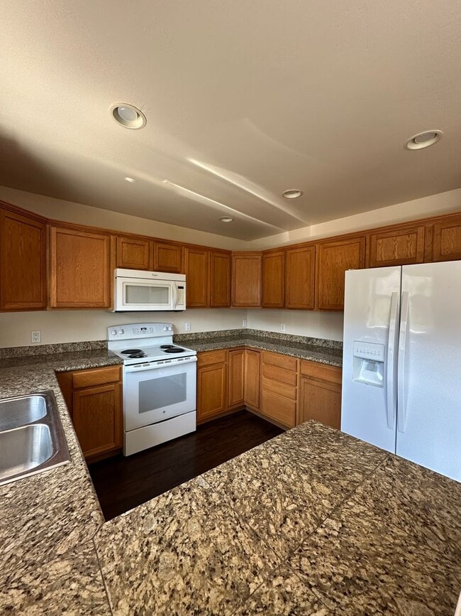 Building Photo - Three Bedroom Two and One Half Bath Duplex...