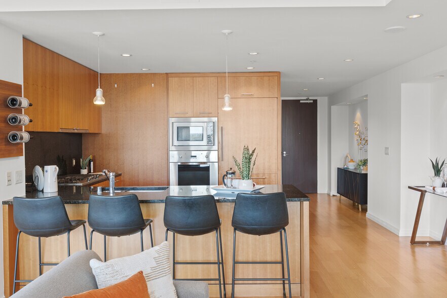 Building Photo - 10700 NE 4th St