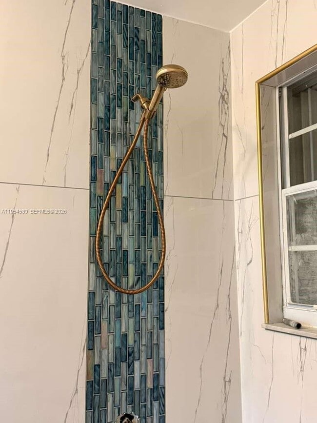 Building Photo - 2358 SW 177th Ave