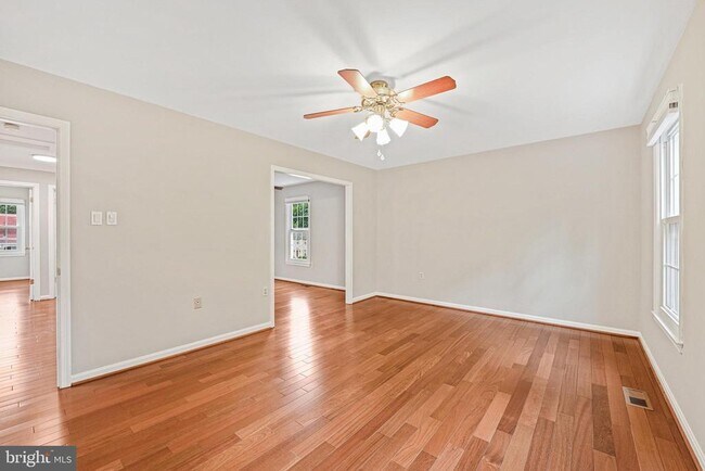 Building Photo - 9760 Hatmark Ct