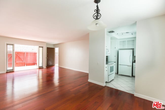 Building Photo - 2418 Graham Ave