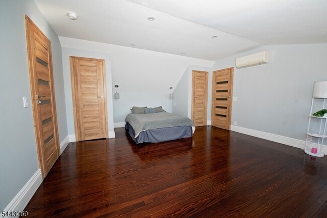 Building Photo - 6 Lakeview Terrace