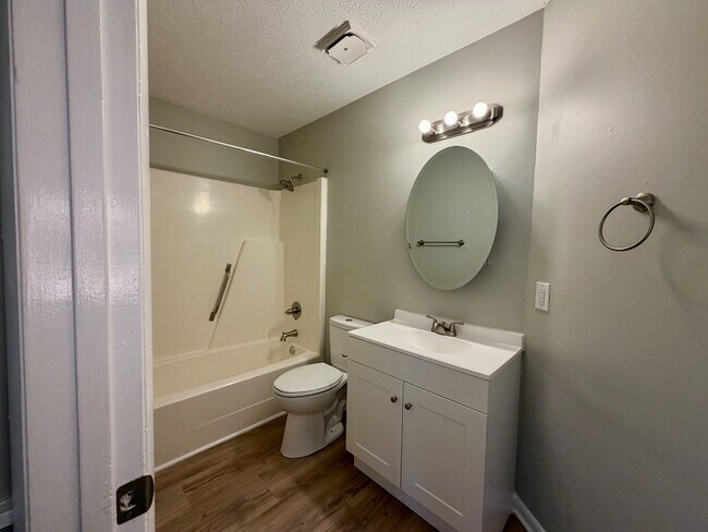 Building Photo - 1128 Southwood Dr