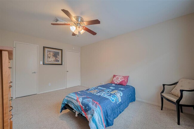 Building Photo - 12231 Carriage Hill Dr