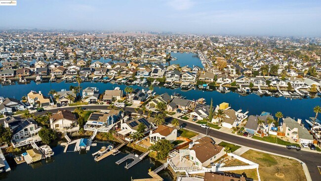 Building Photo - 4730 Spinnaker Way