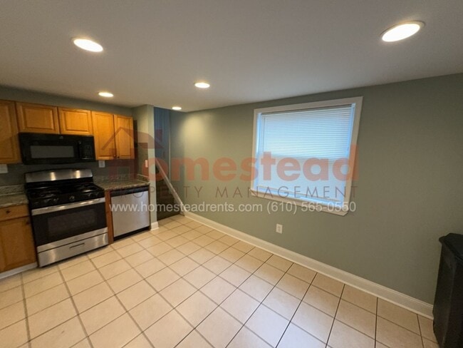Building Photo - 141 Chadwick Ave