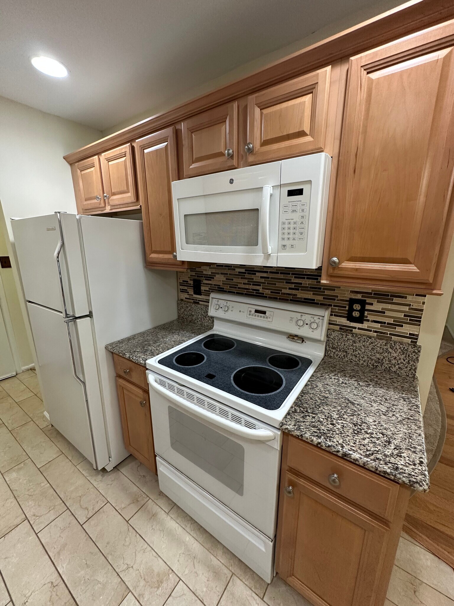 Building Photo - 167 Amberly Dr