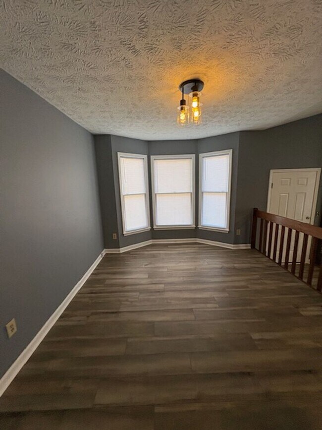 Building Photo - 504 Offing Dr