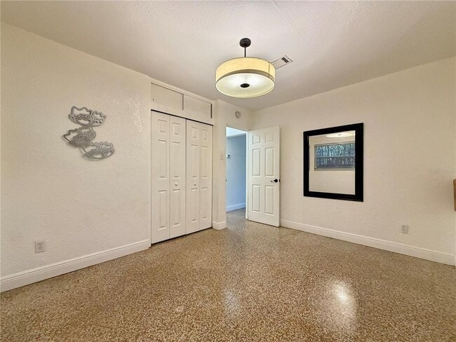 Building Photo - 844 35th Ave S