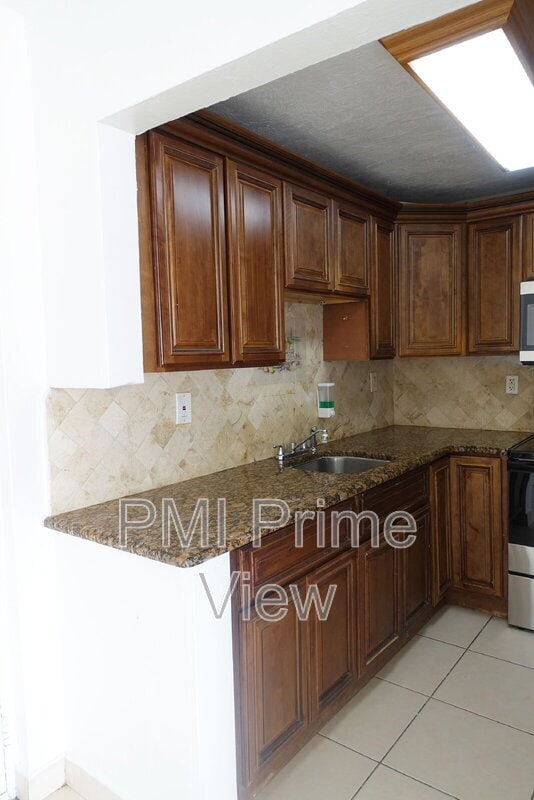 Building Photo - 495 NW 72nd Ave