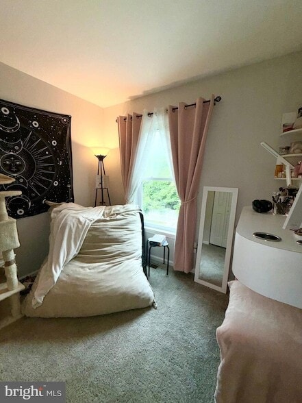 Building Photo - 415 Strathaven Ct