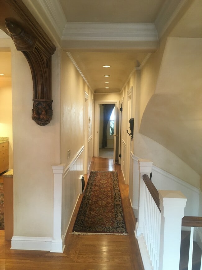 Building Photo - 408 Lombard St