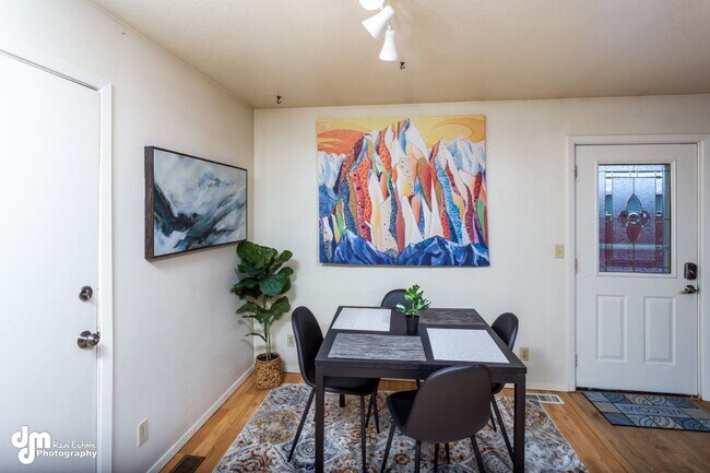 Building Photo - 76th Ave Duplex