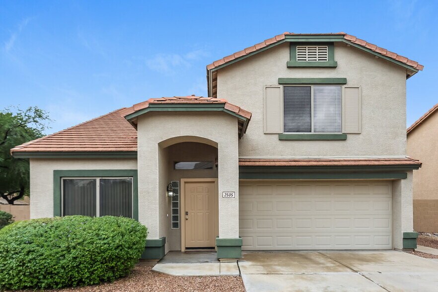 Primary Photo - 2505 W Red Fox Rd