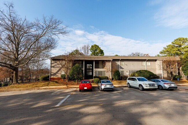 Building Photo - 2/1 Condo in Glen Iris