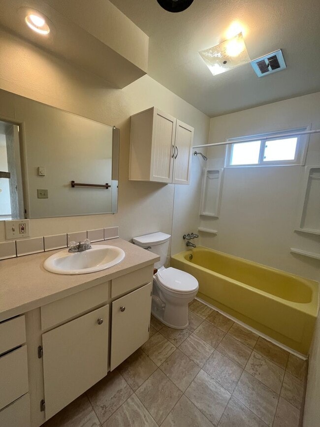 Building Photo - 1-Bedroom 1-Bathroom apartment in Eugene