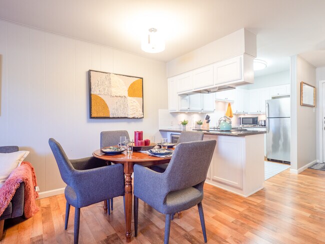 Building Photo - 2122 Hancock Dr