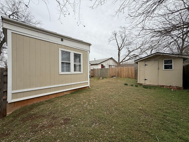Building Photo - Charming Living in the Heart of Historic M...