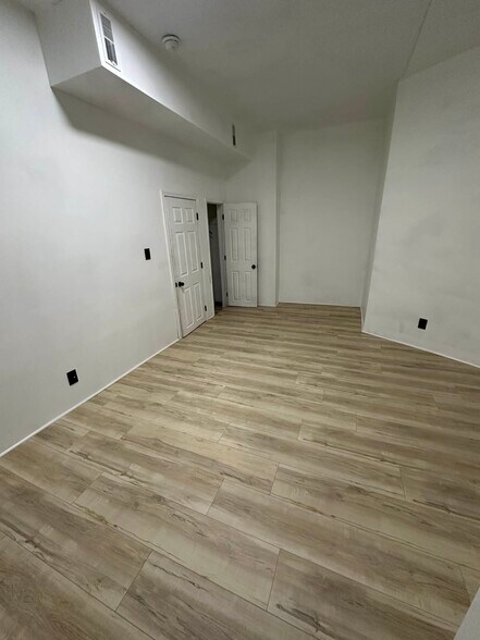 Building Photo - 3343 N 16th St