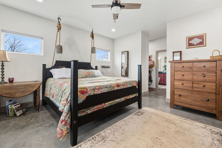 Building Photo - 149 NW Campbell Loop