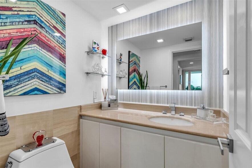 Building Photo - 1643 Brickell Ave