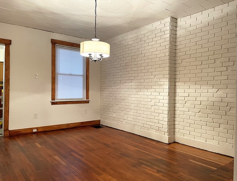 Dining room - 420 Greenfield Ave