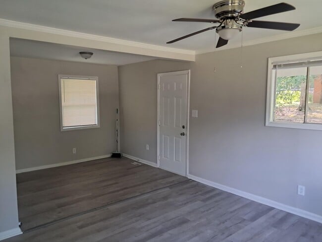Building Photo - 3 bedroom 1 bath home