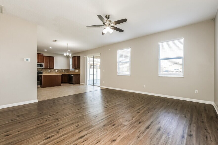 Building Photo - 720 Parker Den Dr