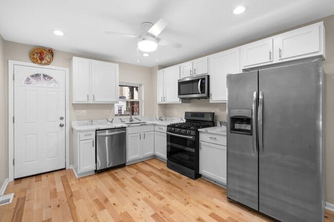 Building Photo - 118 N Curley St