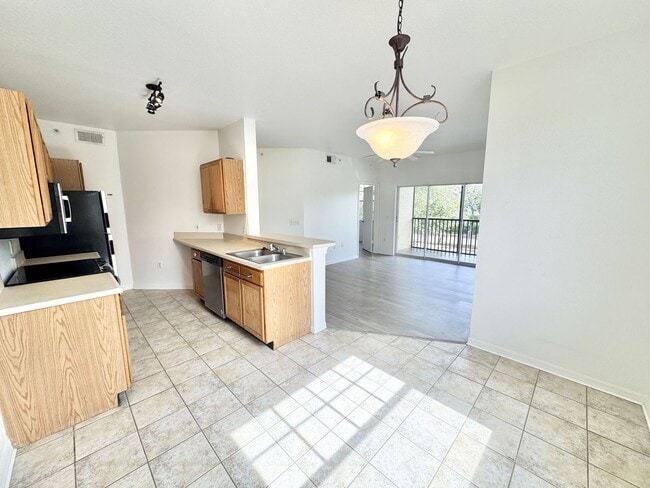 Building Photo - ** FAIRWAY PRESERVE ** 2 BED / 2 BATH CONDO - PET OK! - NORTH NAPLES - ANNUAL RENTAL