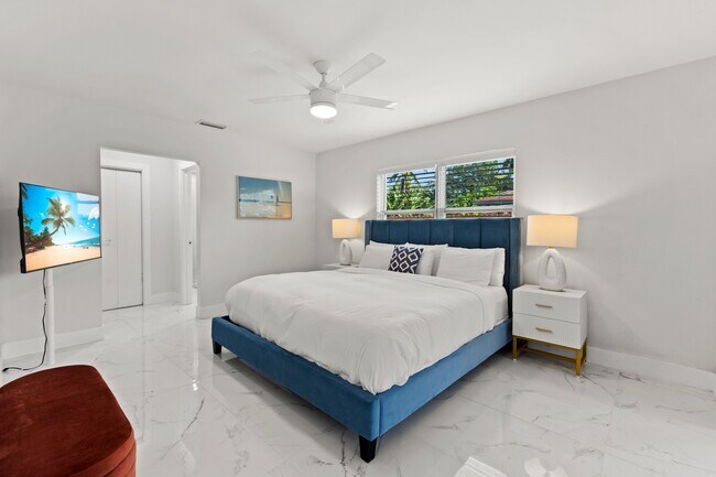 Building Photo - 5136 Beechwood Rd