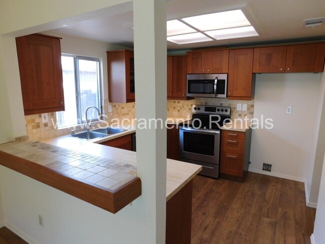 Building Photo - Great 3bd/2ba Home with 2 Car Garage!