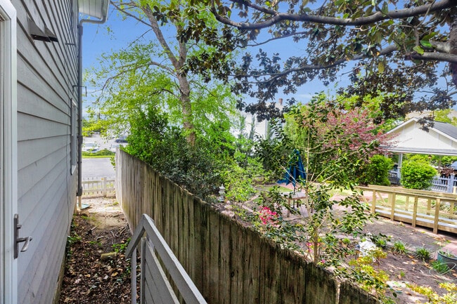 Building Photo - 338 River Walk Dr