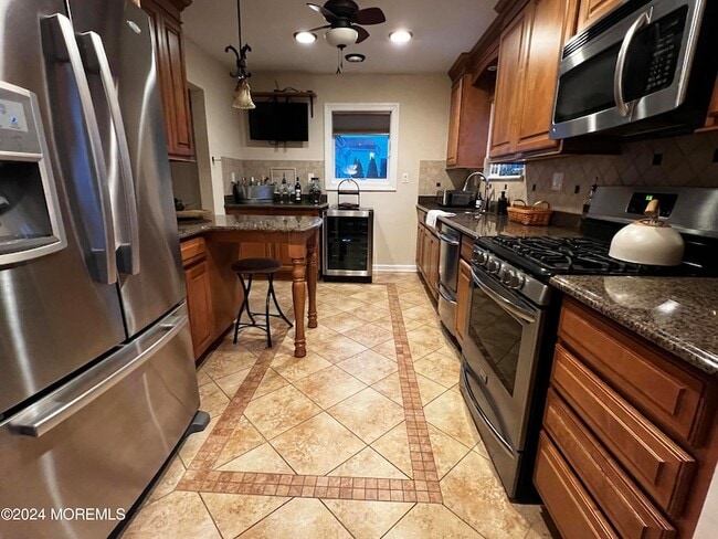 Building Photo - 499 W Park Ave