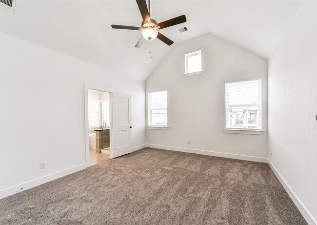 Building Photo - 1531 Crystal Stream Dr