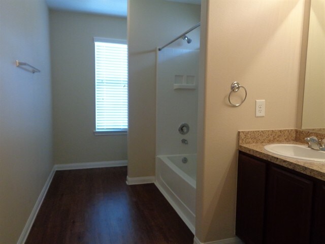 Building Photo - 13318 Ambrosa Dr
