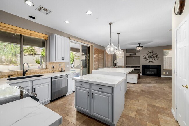 Building Photo - 7740 E Phantom Way