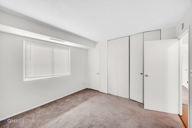 Building Photo - 111 S Baybrook Dr