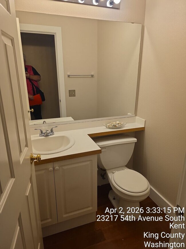 Building Photo - Kent Cypress Cove at the Lakes home - 3 bedroom 2.5 bath with 2 car garage - Available NOW.