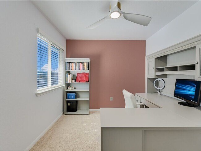 Building Photo - 725 Pinnacle Dr