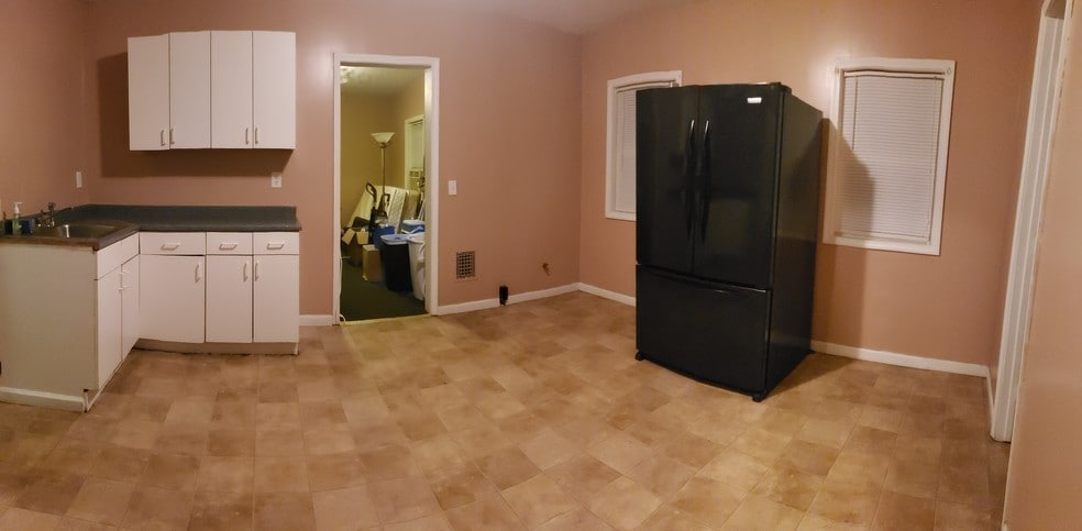 Kitchen - 4444 Main St