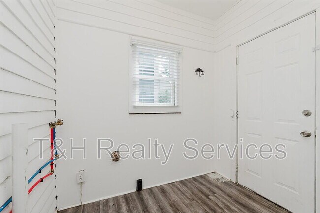 Building Photo - 1134 Lasalle St