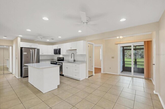 Building Photo - 5439 Kenwood Dr