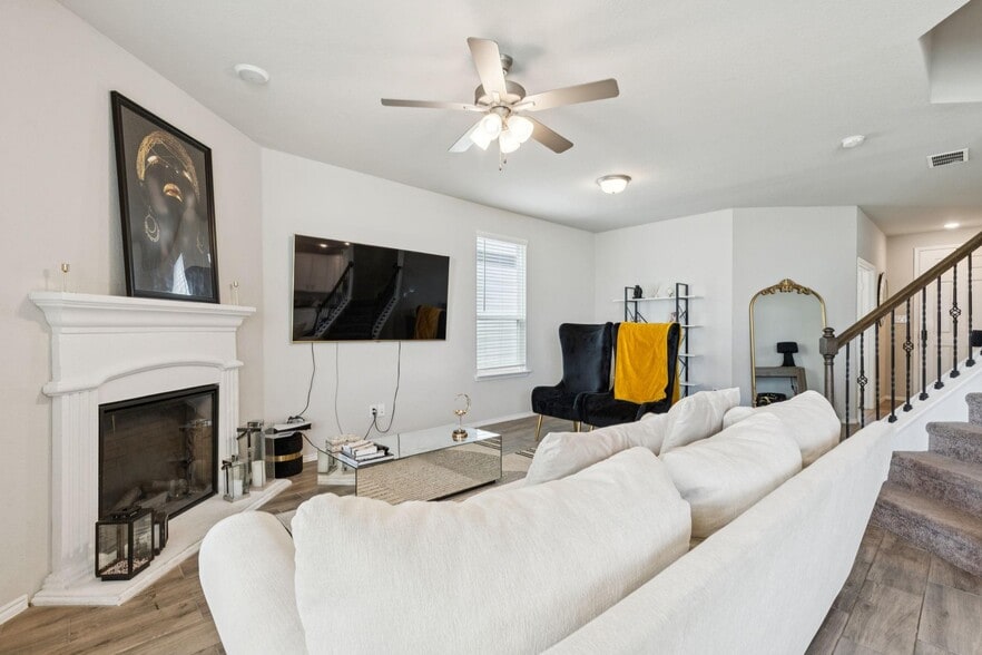 Building Photo - 8982 Delway Dr