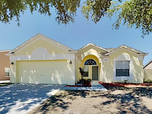 Building Photo - 217 Lakeway Ln