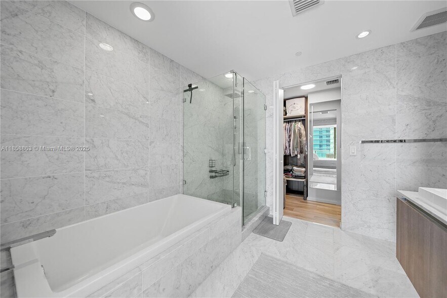 Building Photo - 801 S Miami Ave